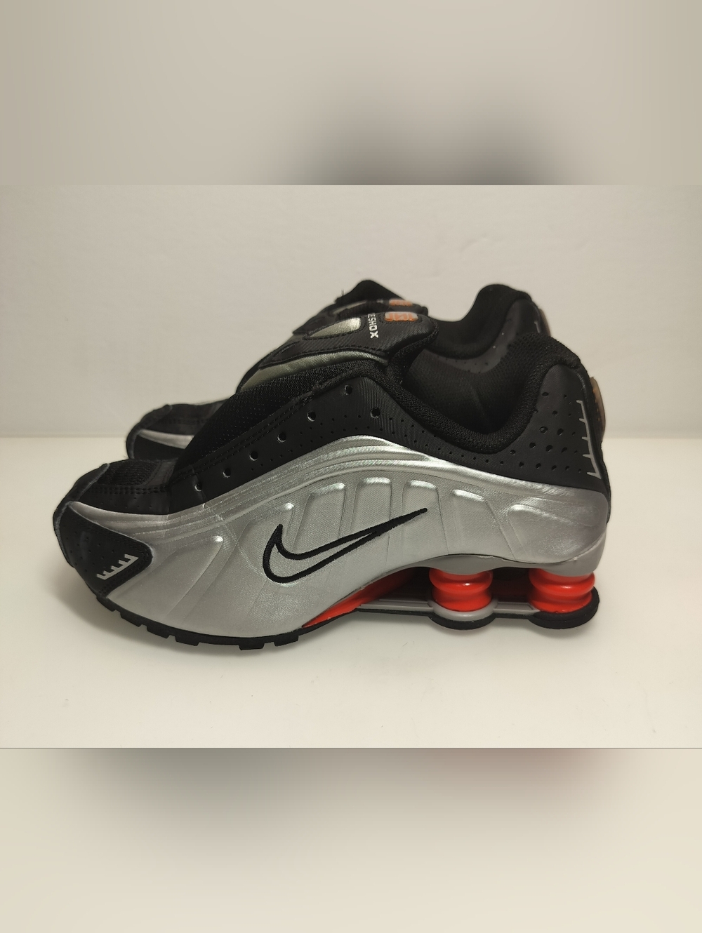 Nike Shox Jr R4 Red Silver Block Sneakers, Size 4Y /  CW2626-005 Pre-owned